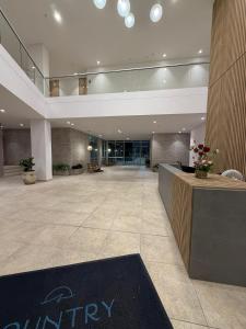 an empty lobby of a office building with arium at Espectacular alojamiento in Gaira +7 photos