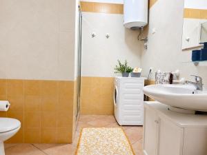 a bathroom with a sink and a toilet and a shower at GioYa House in Pittulongu
