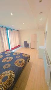 a bedroom with a large bed in a room at studio with ensuite in New Bedfont
