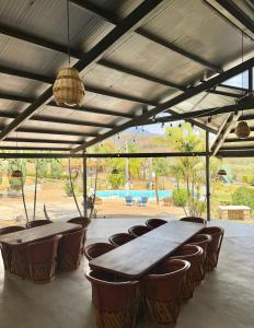 a conference room with a wooden table and chairs at Estancia las Jacarandas Cabañas in San Gabriel Etla