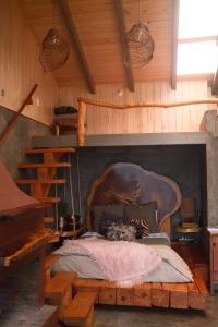 a bedroom with a bunk bed and a staircase at Casa Chuparrosas in San Mateo Río Hondo
