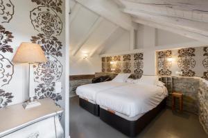 מיטה או מיטות בחדר ב-Casas Pirineos