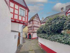 a group of buildings in a alley with a house at Briedel in Briedel