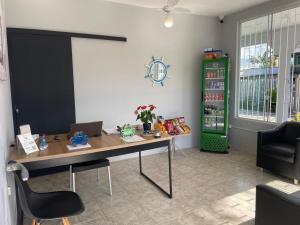 a office with a desk and a green cabinet at Pousada Siri do Mar in Pontal do Paraná