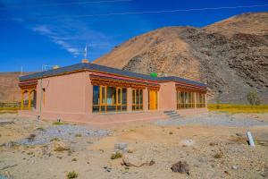 a small building in the middle of a mountain at Eco Residence Pangong in Lukung