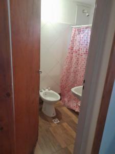 a bathroom with a toilet and a sink at Mi Refugio APART in El Chalten