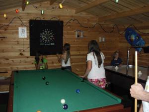 a group of children standing around a pool table at Käpt'n Böff in Vadersdorf
