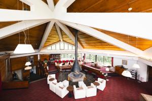 an overhead view of a living room with a fireplace at Okushiga Kogen Hotel in Yamanouchi