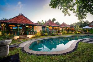 an image of a house with a swimming pool in the yard at Juwel Villa Ubud in Ubud
