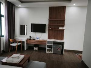 a living room with a desk and a television at Kakashi Hotel Phú Quốc in Phú Quốc