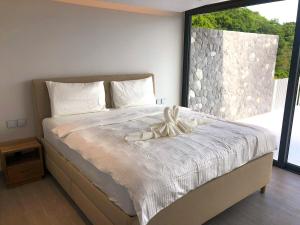 a bedroom with a large bed with a large window at Luxury Villa Infinity Pool Panoramic Seaview Villa Ananda in Ban Thung +16 photos