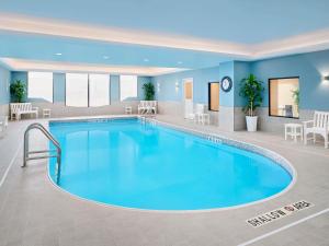 a large swimming pool in a hotel room at Novotel Toronto North York in Toronto