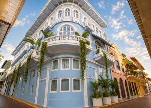 a blue building with a balcony on a street at Hotel Magnolia Boutique in Panama City +53 photos