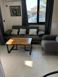 a living room with a couch and a coffee table at Комплекс Траките in Bŭnzareto