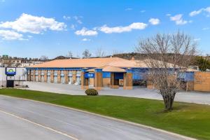 a building on the side of a street at Days Inn by Wyndham Sudbury & Conference Centre in Sudbury