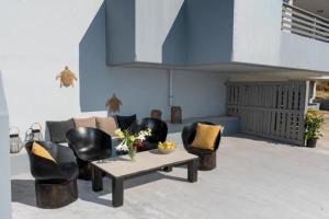 a living room with black chairs and a table at Mary Luxury House in Émbonas