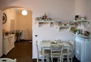 a dining room with a white table and chairs at B&B MALVETUM in Malvito