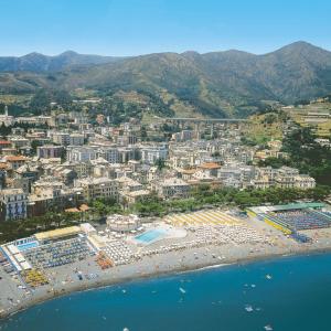 an aerial view of a beach with a city at Hotel Ulivi in Arenzano