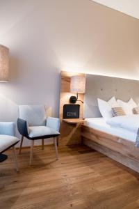 מיטה או מיטות בחדר ב-Landgasthaus Helpfauer Hof