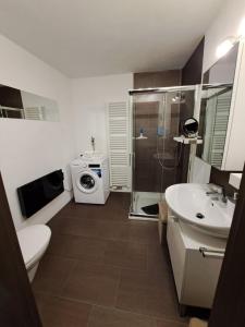 a bathroom with a toilet sink and a washing machine at Ferienwohnungen Leber in Bad Neustadt an der Saale +15 photos