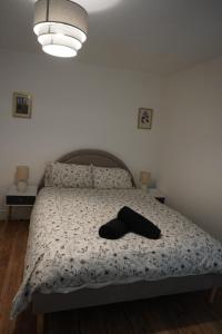a bedroom with a bed with a hat on it at Garden flat seafront Hastings in Hastings