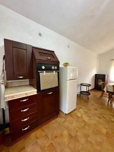 a kitchen with a stove and a refrigerator at Il Rifugio Verde in Valle Agricola +12 photos