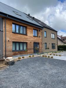 a house with a gravel driveway in front of it at Guesthouse Kriebeke in Tielt