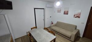 a living room with a couch and a table at Residence Canitano Casa Vacanze Giada & David in Scanzano