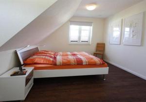 a bedroom with a bed and two windows at Hanne-Hus in Kühlungsborn