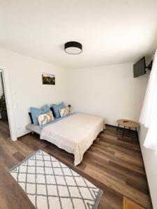 a bedroom with a bed with blue pillows on it at der Untermühlbacher in Gnesau