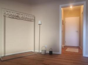 a room with a mirror and a white wall at Waldzauber Retreat in Nohfelden