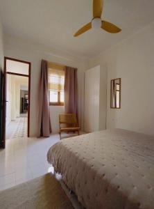 a bedroom with a bed and a ceiling fan at Casa Medusa fun in Cullera