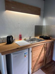 a kitchen counter with a sink and a dishwasher at Kai Kabana Chill in HUH