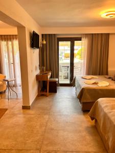 Llit o llits en una habitació de HOTEL BARA 39 fotos més