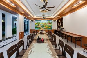 a long dining room with a long table and chairs at Tam Coc Valley Hideaway in Vũ Lâm +54 photos