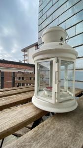 a light sitting on top of a wooden bench at Collegno Centro - Il Bumbunin... in Collegno