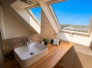 a bathroom with a sink and a window at T2 lumineux, hypercentre Angers in Angers +14 photos