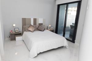Posteľ alebo postele v izbe v ubytovaní Infinity View by Mar Holidays - Arenales del Sol