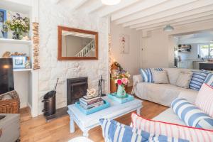 a living room with a couch and a fireplace at Gerallt in Pwllheli