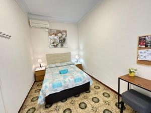a small bedroom with a bed and a desk at Rooms Diputacion in Barcelona