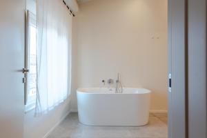 Bilik mandi di AmiRooms Affittacamere