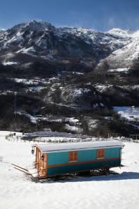 冬天的Roulottes Montagne Pyrenees