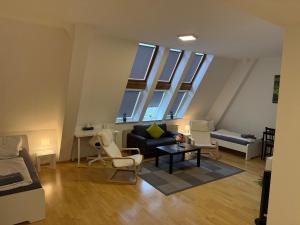 a living room with a couch and a table at CityApartment Platinum-Zentrum mit Parkplatz in Bielefeld