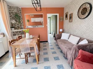 a living room with a couch and a table at 100m des dunes de Stella-plage in Cucq +8 photos