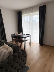 a living room with a table and a couch at Hansehaus Lübeck - Stadtnest in Lübeck +3 photos