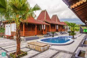 an image of a resort with a swimming pool at Instay Villa Dieng Kademangan in Wonosobo