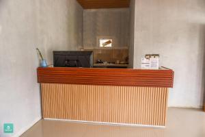 a counter in a kitchen with a counter top at Instay Villa Dieng Kademangan in Wonosobo