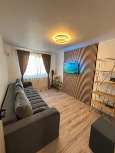 a living room with a couch and a window at Ralfi in Alba Iulia