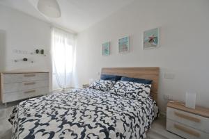 a bedroom with a bed with a black and white comforter at Little Cozy House in Loro Ciuffenna