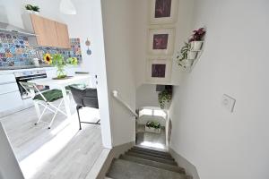 a stairway leading to a kitchen and dining room at Little Cozy House in Loro Ciuffenna